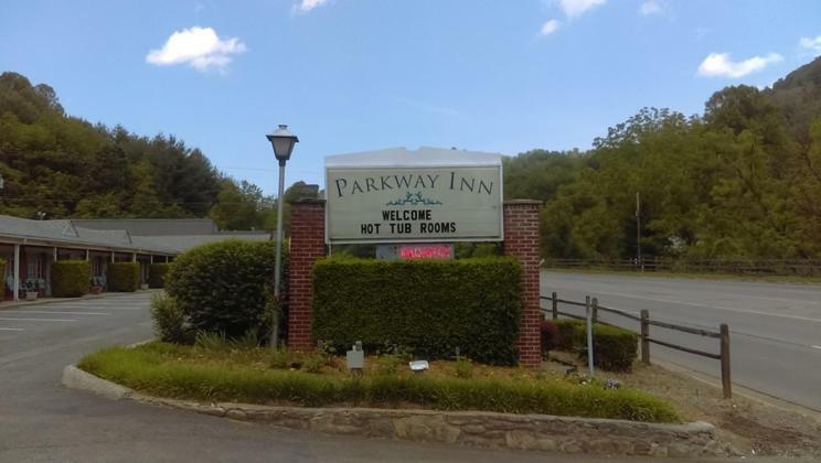 Parkway Inn 韦恩斯维尔 外观 照片